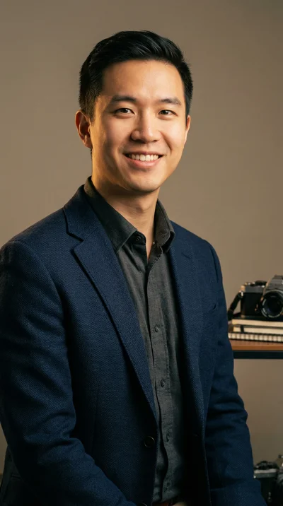 里番-里番动漫首席影评人陈逸飞个人照片